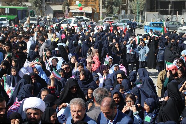حضور پرشور دانش‌آموزان در راهپیمایی ۱۳آبان منطقه کهریزک 