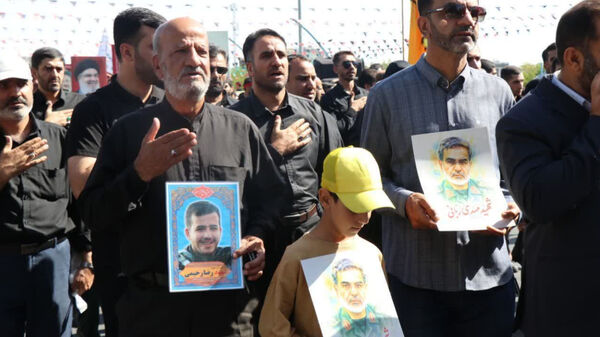 کاروان عشق و وفا از میدان بزرگمهر تا گلستان شهدا
