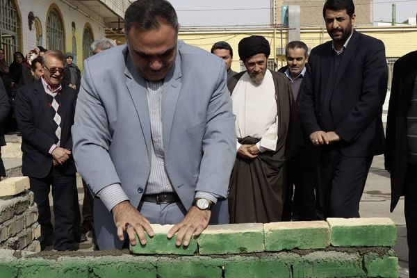 آیین خشت‌گذاری مدرسه مشارکتی قائم آل محمد (عج) پاکدشت 
