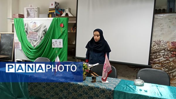 برگزاری طرح لاله های روشن به یاد شهید سید حمید رضا سیاهپوش در آموزشگاه دخترانه  فرزانگان ملارد 