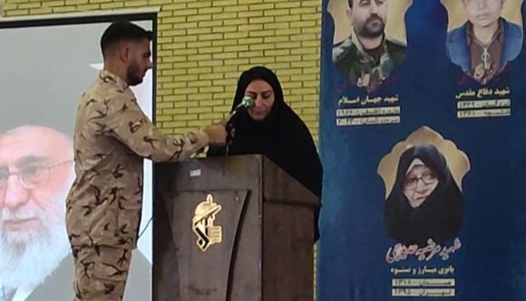 رزمایش اهدا لوازم التحریر به دانش‌آموزان در قائمشهر
