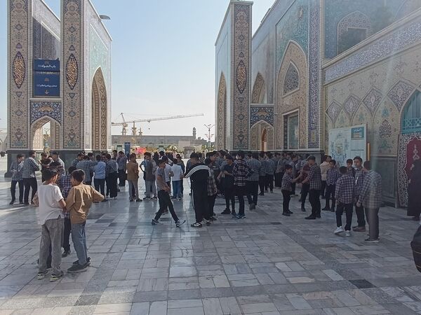 اجتماع 5 هزار نفری نوجوانان دانش آموز در حرم مطهر رضوی 