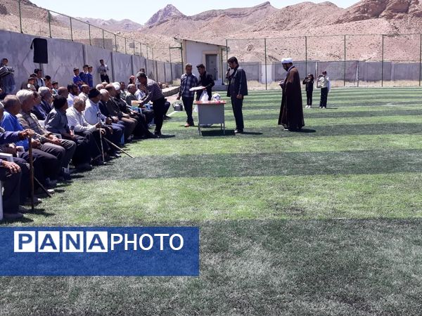 بهره‌برداری از چمن‌های مصنوعی روستای تولا و سنجدک شهرستان کوهسرخ