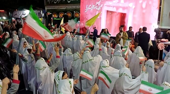 جشن عبادت دختران در میدان امام خمینی (ره) با حضور فرهنگیان