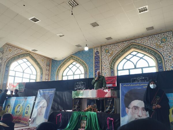 تشییع پیکر شهید گمنام به دست دانش آموزان و مردم روستای جابوز