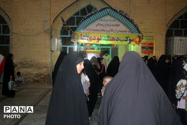 غرفه دهه نودی ها در هشتاد و دومین شب از اجتماعات مردمی نیشابور 