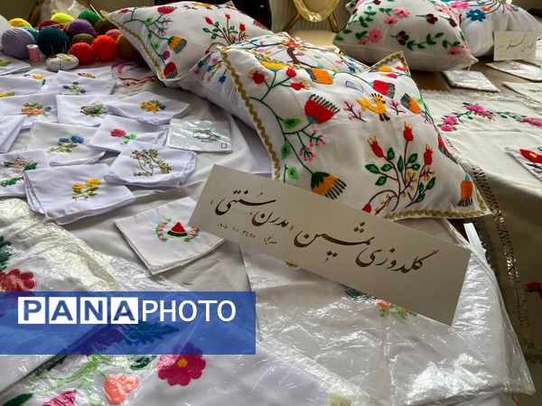 نمایشگاه صنایع دستی در کوهسرخ