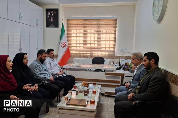  جشن شکوفه‌ها در دبستان امام رضا(ع) قیامدشت با حضور جمعی از مسئولان