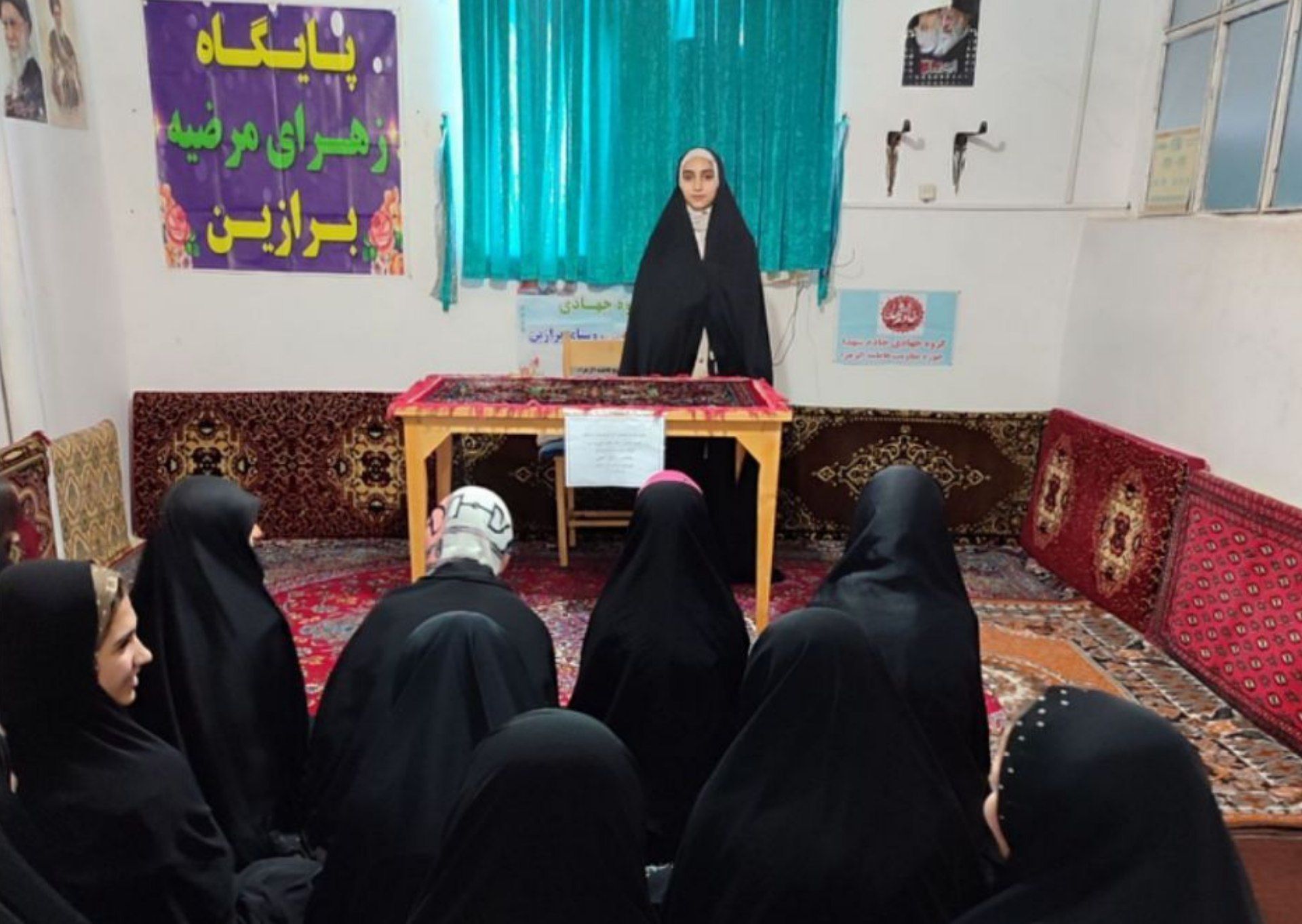 وقتی دانش‌آموزان مردانی آذر چراغ انتخاب را در مسجد روشن کردند