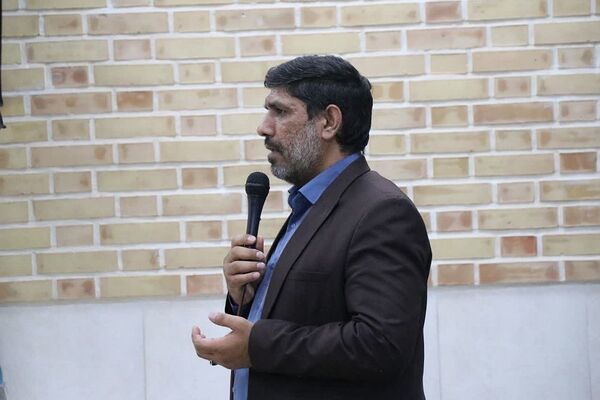 اقامه نماز جماعت، با شعار «مهر با مهُر» در مدرسه عترت قرچک