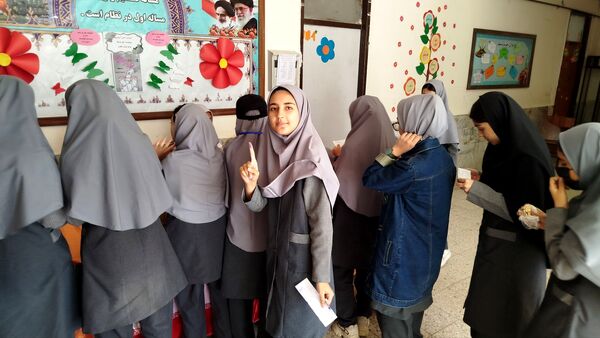 دانش‌آموزان دبیرستان گوهرشاد؛ پیشگامان مشارکت و مسئولیت‌پذیری
