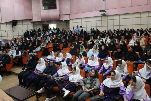 تقدیر از برگزیدگان جشنواره فرهنگی و هنری فردا در ساری 