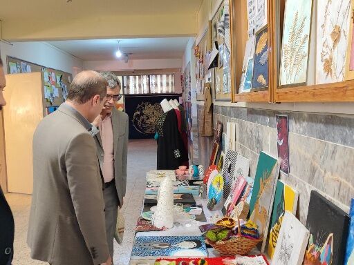 نمایشگاه هنرهای دستی و نمایشگاه کسب و کار دانش‌آموزی در هنرستان ثمین شهرستان سملقان