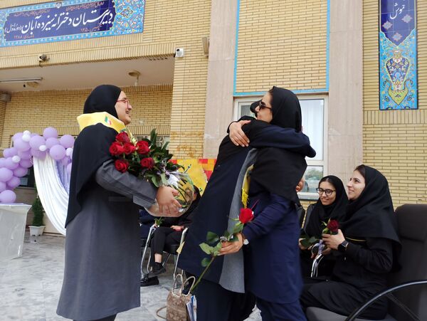 تجلیل از معلم و دختر ایرانی در بهار کرامت 