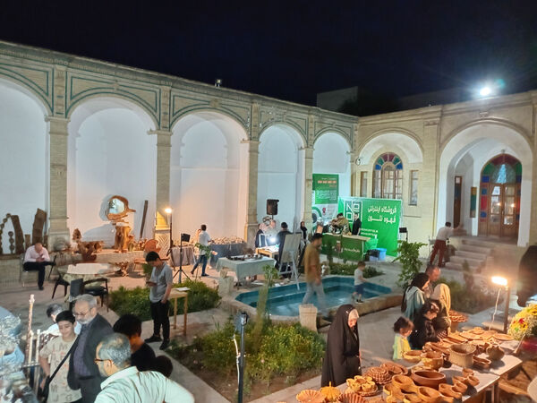 نمایشگاه «داستان دستان»
