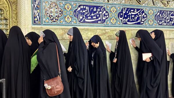 آیین غبارروبی حرم حضرت معصومه(س) با حضور بانوان طلبه