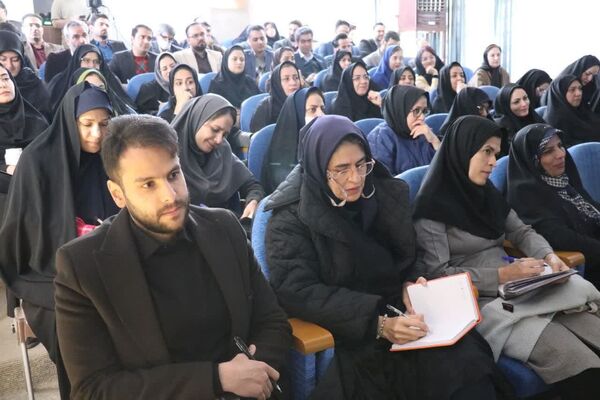 نشست هم‌اندیشی معلمان ژاپنی و یزدی