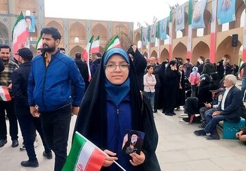 راهپیمایی باشکوه مردم یزد در تجدید بیعت با آرمان‌های انقلاب