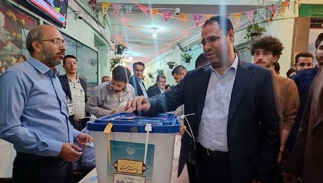 وزیر آموزش و پرورش رأی خود را به صندوق انداخت