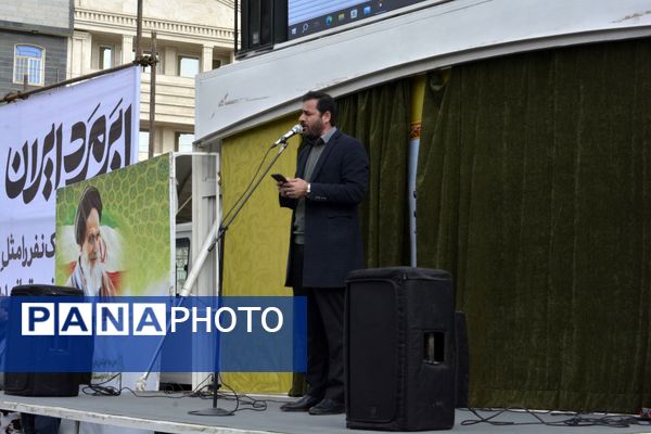 حماسه دانش‌آموزان اسلامشهر در ۲۲بهمن