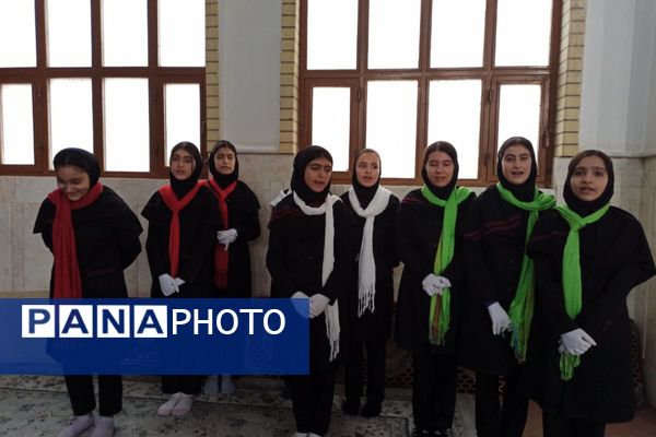 مدرسه شهید لطفی بهارستان‌دو میزبان جشن دهه فجر 