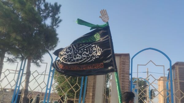 آیین جمع آوری نذورات مردمی در روز عاشورا 