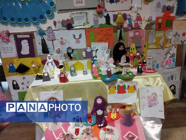 نمایشگاه حجاب به‌مناسبت ایام فاطمیه در مدرسه نشاط اسلامشهر