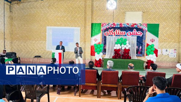 جشن ستارگان سندرک با تجلیل از دانش‌آموزان برتر دبیرستان‌های امیرکبیر و کوثر