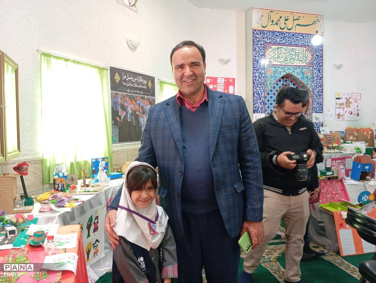 جشنواره جابر بن حیان در دبستان نرجس 