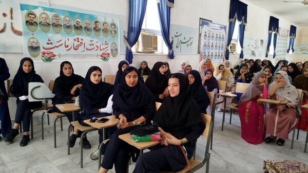 رقابت سرودهای مدرسه‌ای با هم‌صدایی دختران بندرلنگه