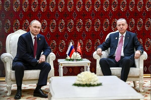 پوتین و اردوغان بر ضرورت آتش‌بس فوری در غرب آسیا تأکید کردند