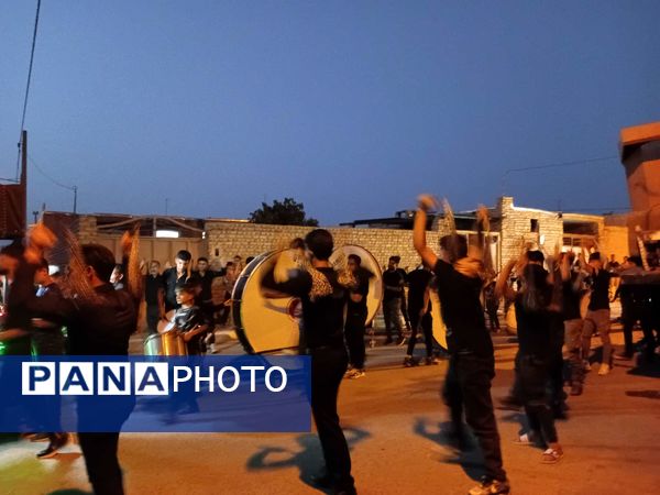 عزاداری هیئت زنجیر زنی روستای نقاب در شب شهادت امام رضا(ع)