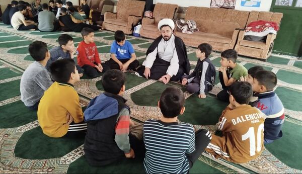 قرار عاشقانه نوجوانان با خدا در سکوت مسجد 