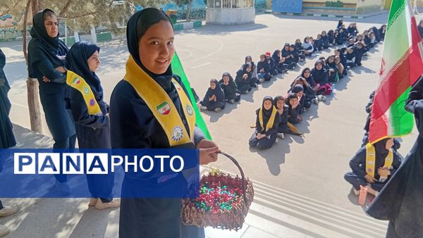 جشن‌ روز‌ دانش‌ آموز‌ در‌ دبیرستان‌ عطیه