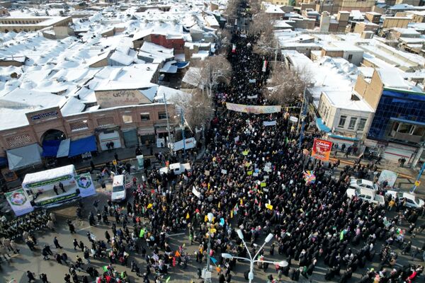 حضور گسترده کودکان و نوجوانان ارومیه‌ای در راهپیمایی ۲۲ بهمن