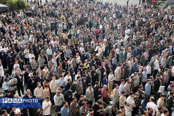 اقامه نماز عید فطر به امامت مقام معظم رهبری