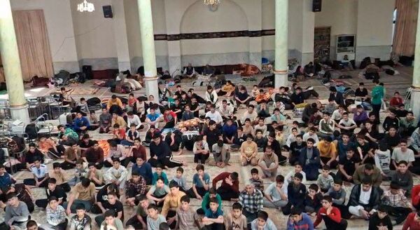 اعتکاف دانش آموزی در کاشمر