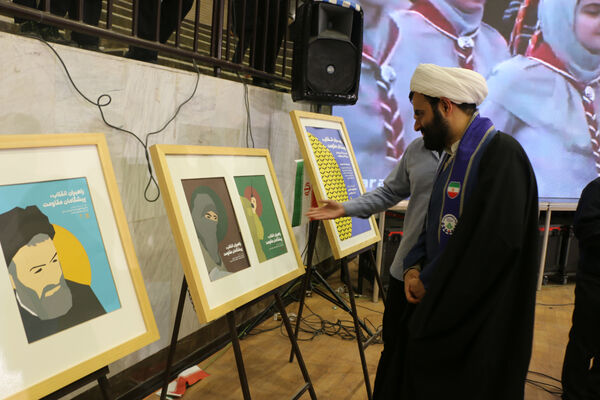 برپایی نمایشگاه تابلو نقاشی‌ دانش‌آموزان قمی با موضوع فلسطین و غزه