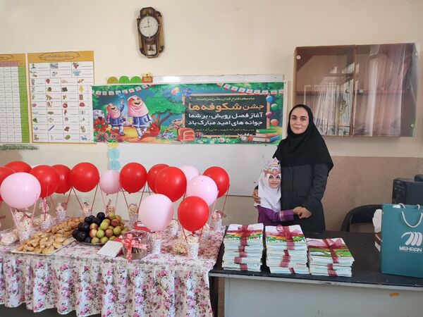 جشن شکوفه‌ها در دبستان شهید رجایی ایزدشهر