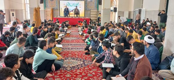 حس و حال معنوی دانش آموزان شرکت کننده در اعتکاف دانش آموزی مسجد مصلی طوقچی اصفهان