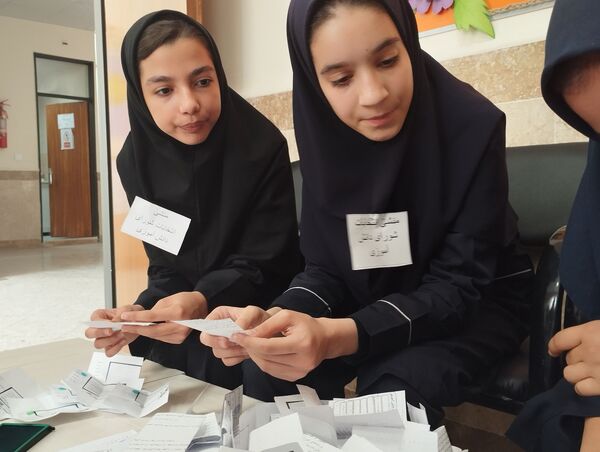 انتخابات شورای دانش‌آموزی در دبیرستان فاطمه آهنچی مشهد