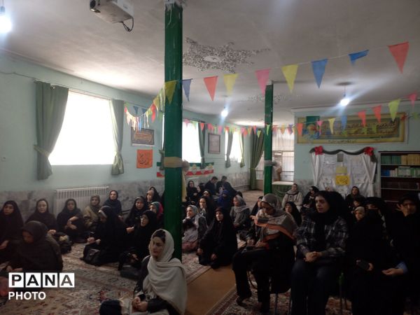 گام به گام درمسیرموفقیت تحصیلی وانتخاب رشته پایه نهم دبیرستان انقلاب اسلامی