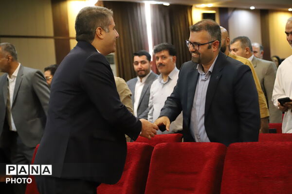 نشست صمیمی مدیرکل آموزش و پرورش تهران با مدیران مدارس منطقه ۱۳