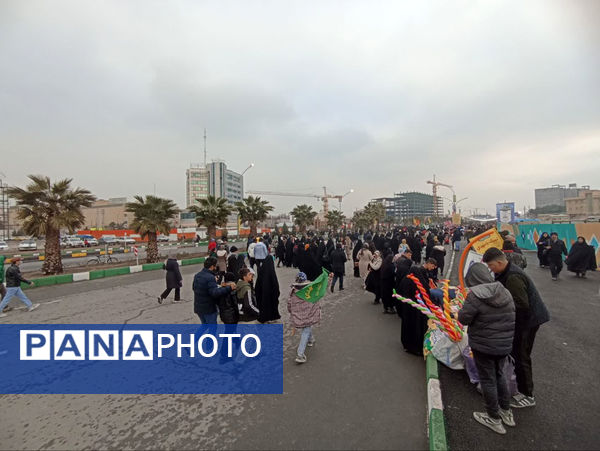 شادپیمایی مردم قم در جشن نیمه شعبان
