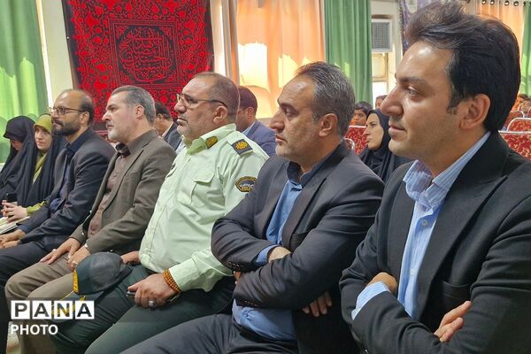 کنگره ملی ۳۰۰۰ شهید شهرستان ری با حضور پیشتازان سازمان دانش‌آموزی در دبستان قلنبر