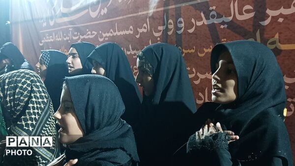 راهپیمایی گسترده مردم نیشابور در احتماع شبانه