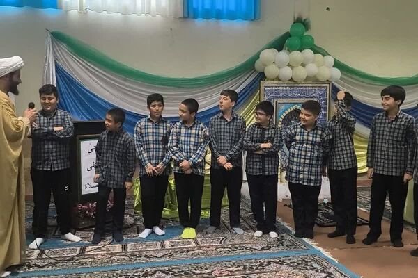 طنینِ نیایش در مدرسه