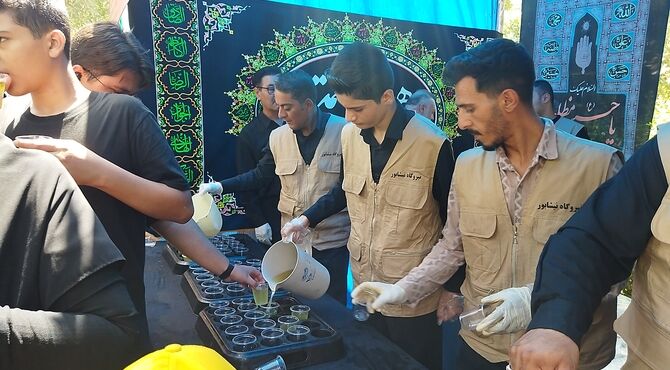 جلوه هایی از خدمت در پیاده روی جاماندگان اربعین حسینی نیشابور‌ 