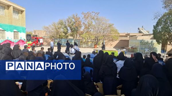 برگزاری جشن علمی شیمی در دبیرستان حضرت زینب(س) بهاباد