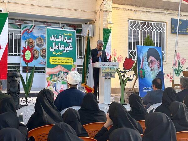 بزرگداشت هفته پدافند غیر عامل در دبیرستان شاهد هاجر